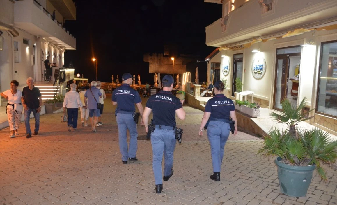 Crotone, blitz della Polizia contro criminalità e spaccio: il bilancio dei controlli