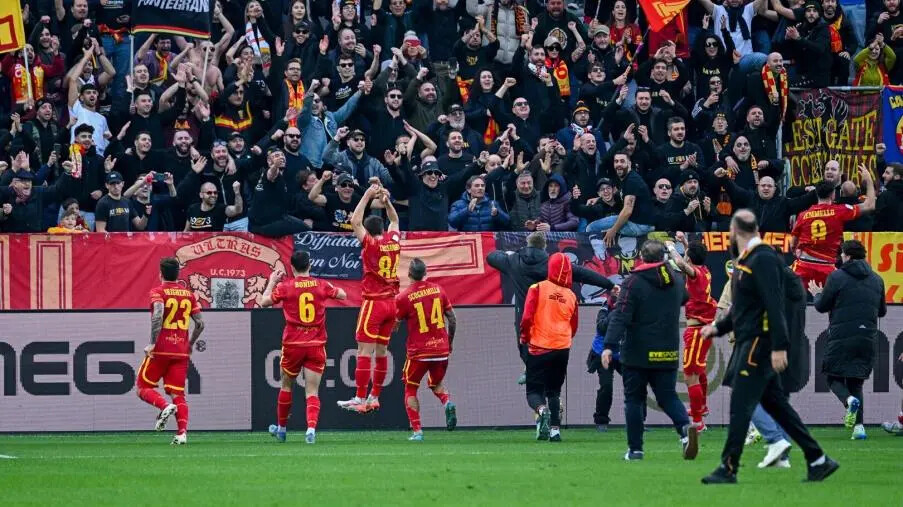 images Aquile a gonfie vele dopo il blitz di La Spezia