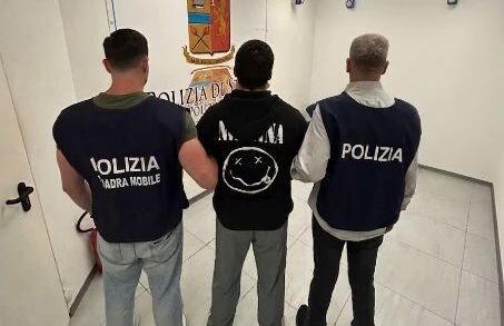 Favoreggiamento dell’immigrazione clandestina, un arresto a Crotone images Favoreggiamento dell’immigrazione clandestina, un arresto a Crotone