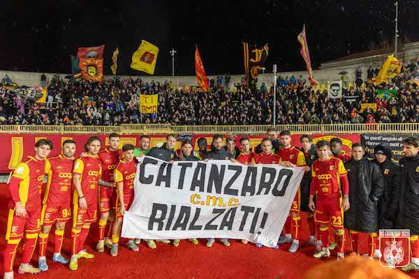 Serie BKT, SÜDTIROL vs CATANZARO: 2-1 squadre negli spogliatoi (AGGIORNAMENTI)