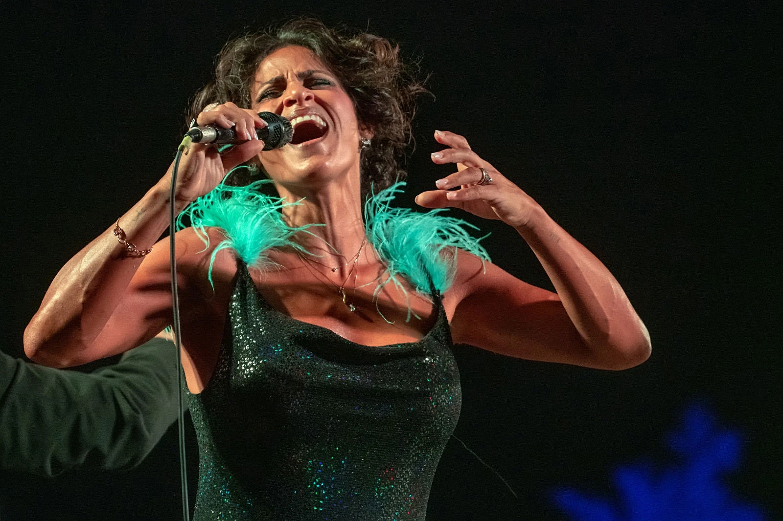 Karima, una voce “dentro” le canzoni di Paoli e Vanoni