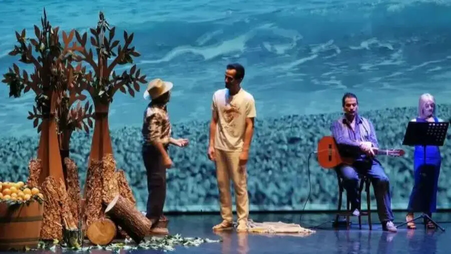 images Lamezia Terme, successo per la rappresentazione di “Un paese felice” di Carmine Abate