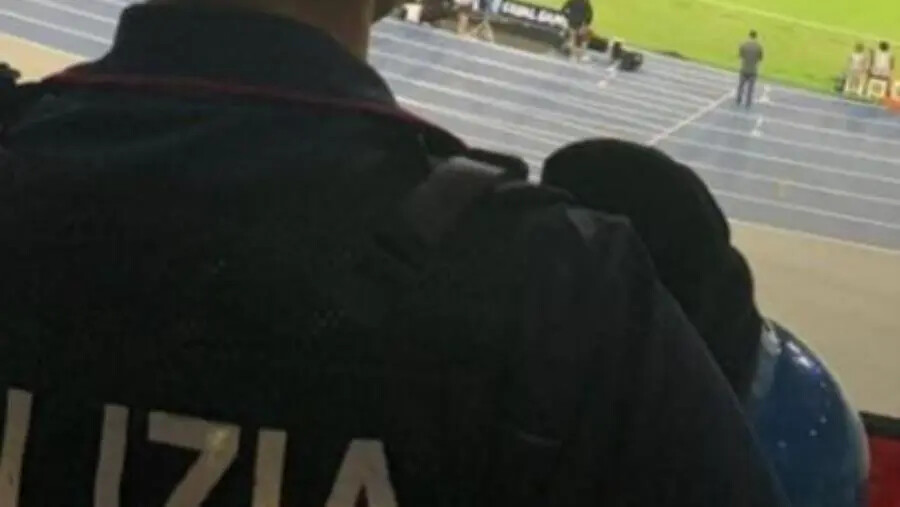 Con il coltello allo stadio di Bolzano, Daspo di 10 anni per un tifoso catanzarese images Con il coltello allo stadio di Bolzano, Daspo di 10 anni per un tifoso catanzarese