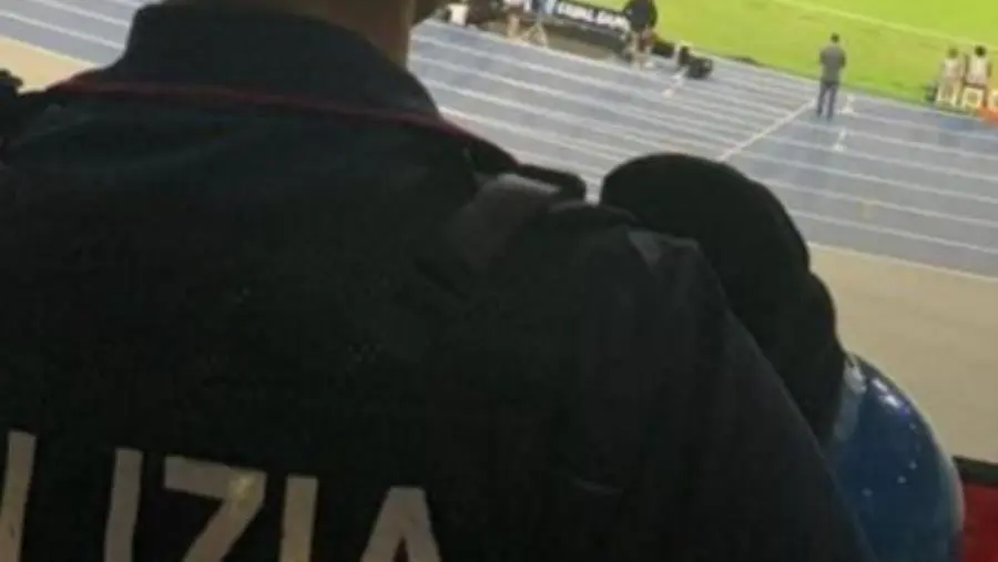 images Con il coltello allo stadio di Bolzano, Daspo di 10 anni per un tifoso catanzarese