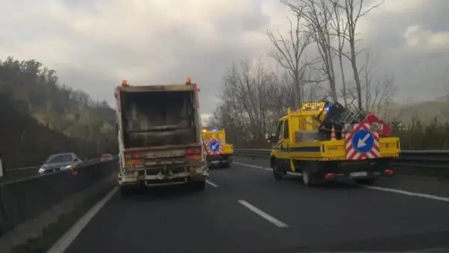 Incidente stradale a Marcellinara, traffico intenso sulla Statale 280 in direzione Lamezia images Incidente stradale a Marcellinara, traffico intenso sulla Statale 280 in direzione Lamezia