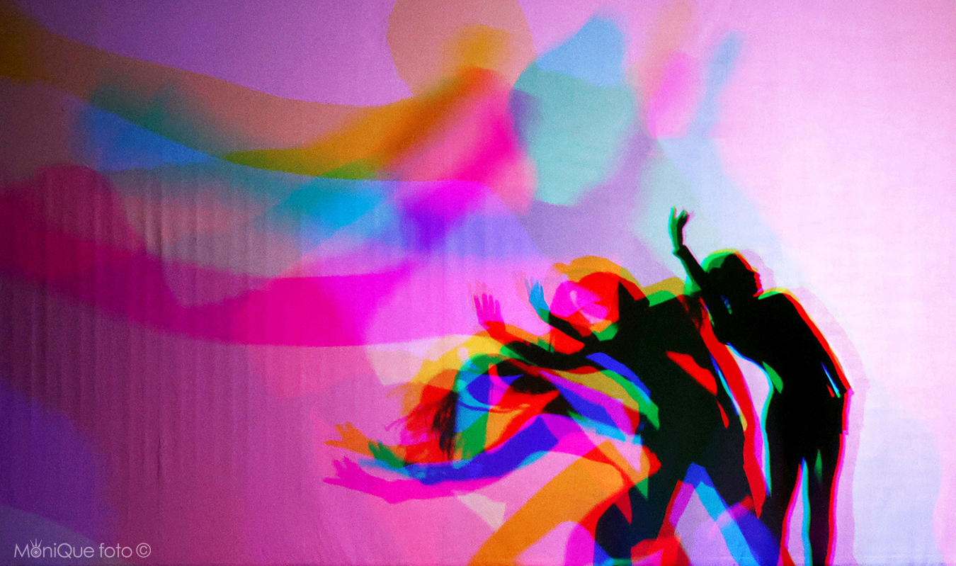 “Cosmos” di Evolution Dance Theater al Festival d’Autunno: un viaggio tra scienza, arte e meraviglia