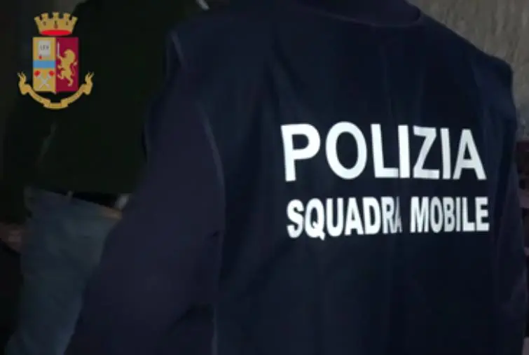 images Tentano di truffare un'anziana a Reggio ma beccano in casa il figlio poliziotto: arrestati 2 campani