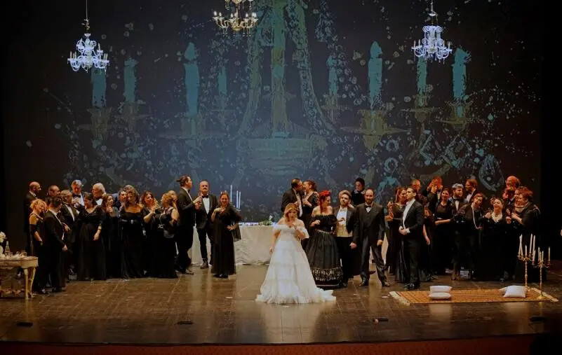 La Traviata, Marco Calabrese: "Per fortuna che la musica è bella!"
images La Traviata, Marco Calabrese: "Per fortuna che la musica è bella!"