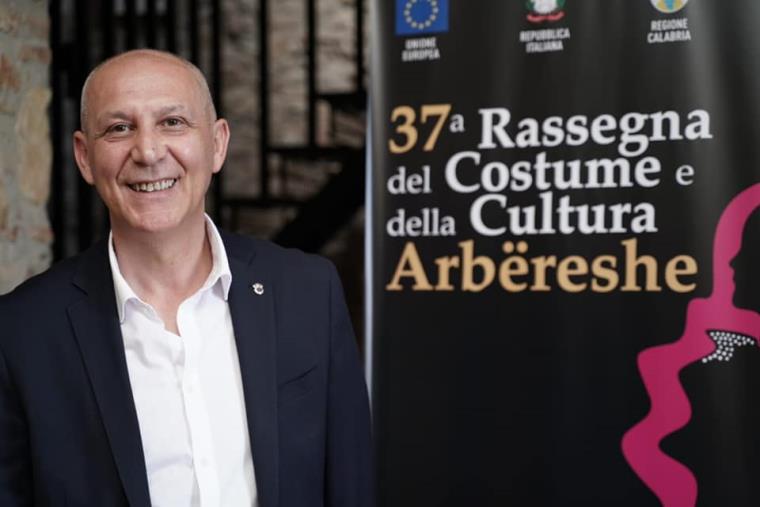 images Vaccarizzo Albanese sempre più destinazione turistica, il sindaco Pomillo: "Continueremo a investire su identità arbëreshe" 