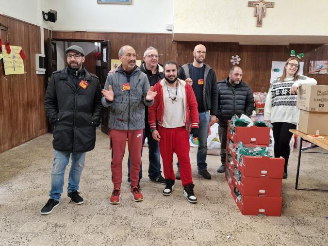 Solidarietà a Natale, l'Usb Federazione del sociale Cz-Vv e Kr dona ai più poveri derrate alimentari images Solidarietà a Natale, l'Usb Federazione del sociale Cz-Vv e Kr dona ai più poveri derrate alimentari