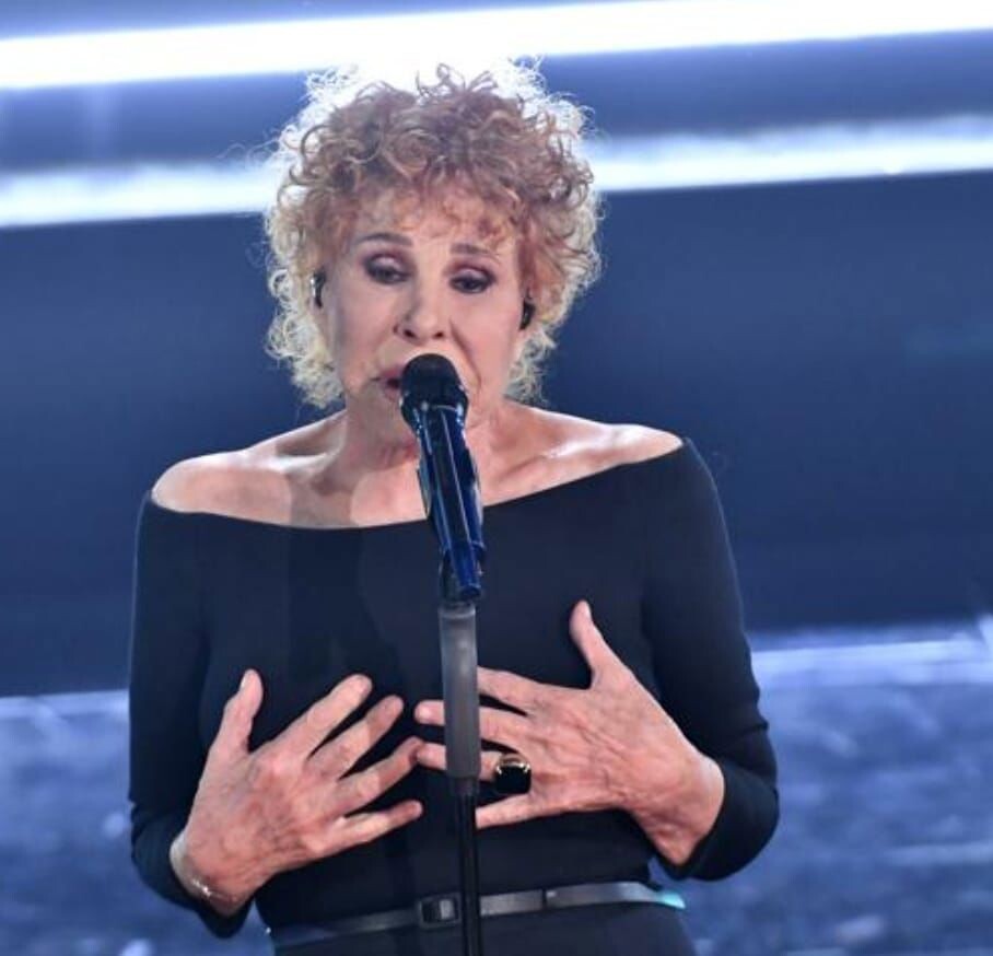 images Addio a Ornella Vanoni, la voce elegante che incantò anche le estati calabresi