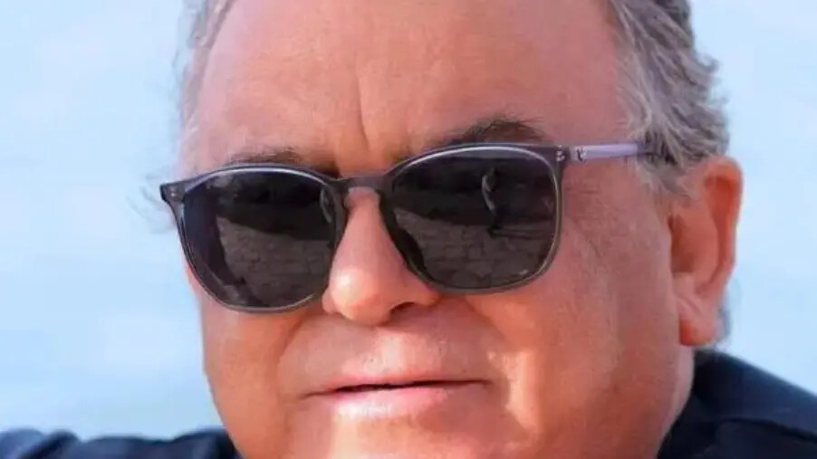 Mondo dello spettacolo in lutto: addio a Roberto Iacobino, il manager dei grandi eventi in Calabria images Mondo dello spettacolo in lutto: addio a Roberto Iacobino, il manager dei grandi eventi in Calabria