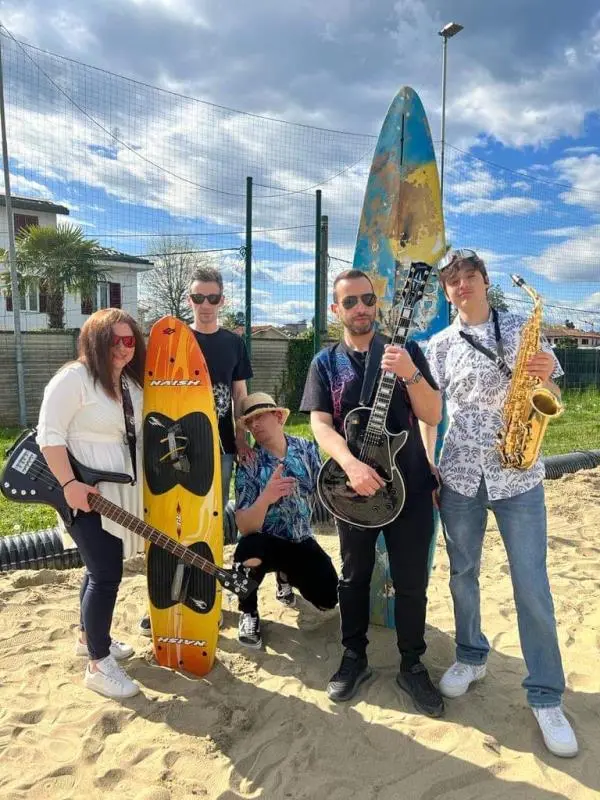 images Estate 2023,  la band “Illura” presenta “Io nuoto”: il nuovo brano è ambientato in Calabria 