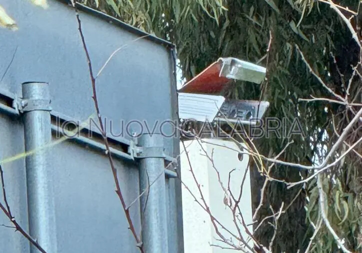 Colpi d'arma da fuoco contro l'autovelox di Simeri Crichi: dispositivo fuori uso images Colpi d'arma da fuoco contro l'autovelox di Simeri Crichi: dispositivo fuori uso