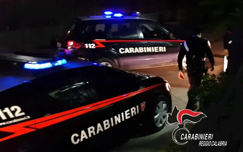 images Minaccia l’ex compagna e cerca di aggredirla in casa, arrestato un uomo nel Reggino