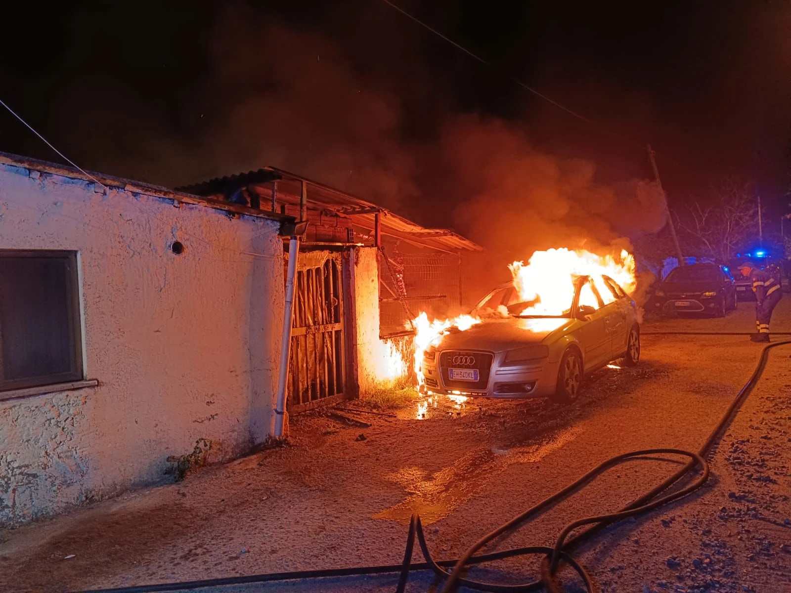 Incendio a Davoli: decisivo l’intervento del Radiomobile di Soverato,  ferito un brigadiere