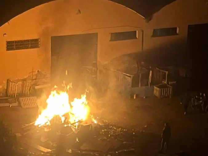 Non solo eternit, nell'area dei capannoni del Comune in via Lucrezia della Valle 'smaltito' materiale inquinante images Non solo eternit, nell'area dei capannoni del Comune in via Lucrezia della Valle 'smaltito' materiale inquinante