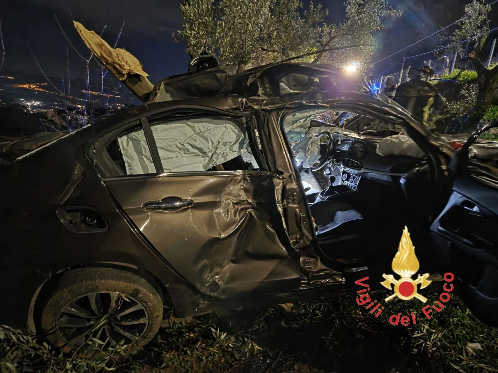 Grave incidente d’auto nel Catanzarese: morto il giovane passeggero, ferito il conducente  