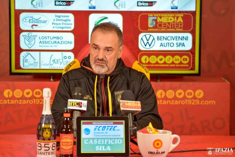 images Catanzaro al giro di boa, Vivarini prima del Picerno: "Piedi per terra, ora fase più importante"