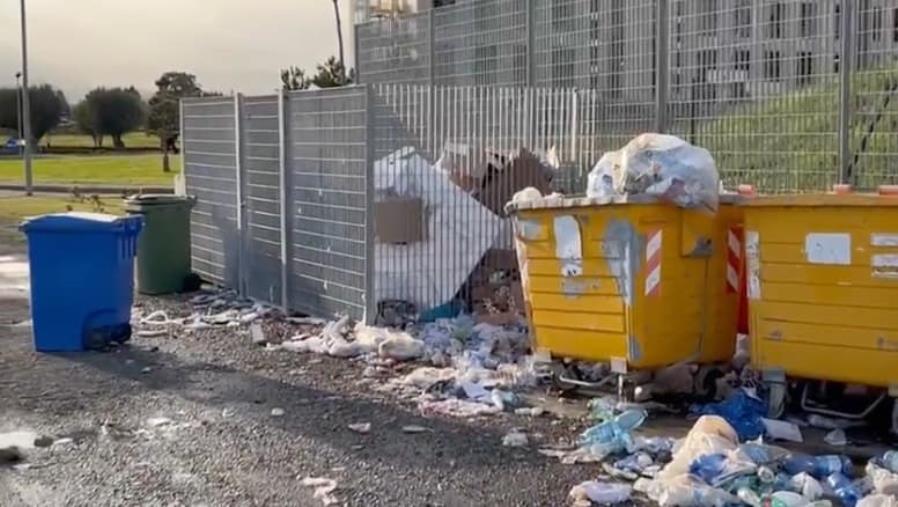 Rifiuti ammassati vicino la Cittadella, Tavernise (M5S): "Spettacolo indecoroso" images Rifiuti ammassati vicino la Cittadella, Tavernise (M5S): "Spettacolo indecoroso"