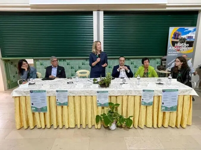 images Adolescenti e salute mentale: all’ Alberghiero di Soverato l’incontro dall’associazione Aps Magn@Grecia
