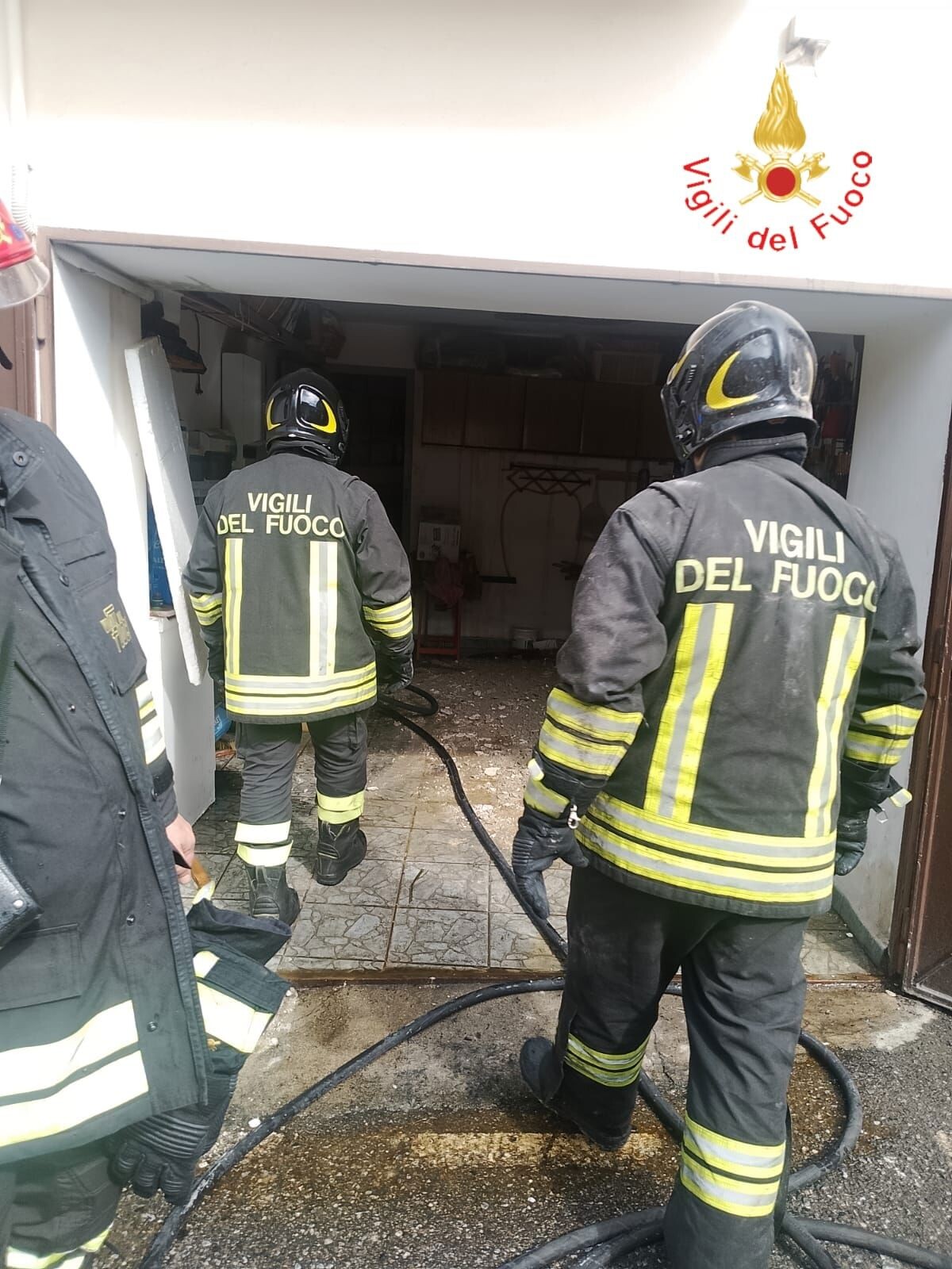 In fiamme un fabbricato a Pianopoli: nessun ferito images In fiamme un fabbricato a Pianopoli: nessun ferito