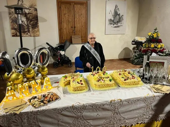 images  Caraffa in festa per i 100 anni di Anna Sulla