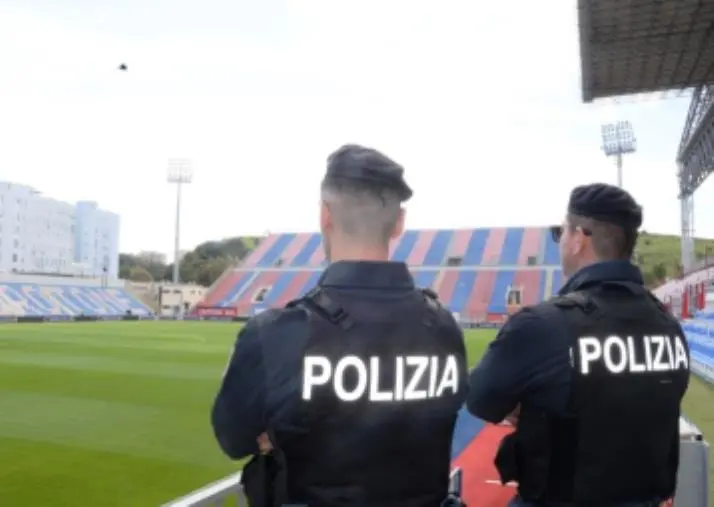 Crotone-Messina, emessi 11 Daspo: 8 sono calabresi e 3 siciliani images Crotone-Messina, emessi 11 Daspo: 8 sono calabresi e 3 siciliani