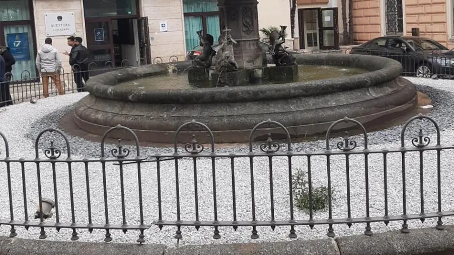 Catanzaro, querelle sulla fontana di Piazza Cavour: nuovo intervento di Italia Nostra images Catanzaro, querelle sulla fontana di Piazza Cavour: nuovo intervento di Italia Nostra