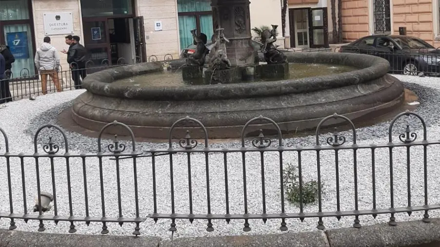 images Catanzaro, Italia Nostra: "La storica Fontana di Piazza Cavour trasformata in un greto di fiumara"