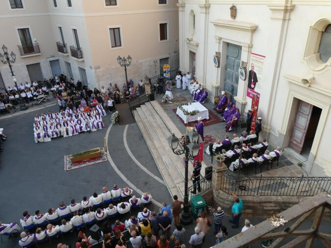 Funerali mons Cantafora, le parole del vescovo di Lamezia Terme images Funerali mons Cantafora, le parole del vescovo di Lamezia Terme