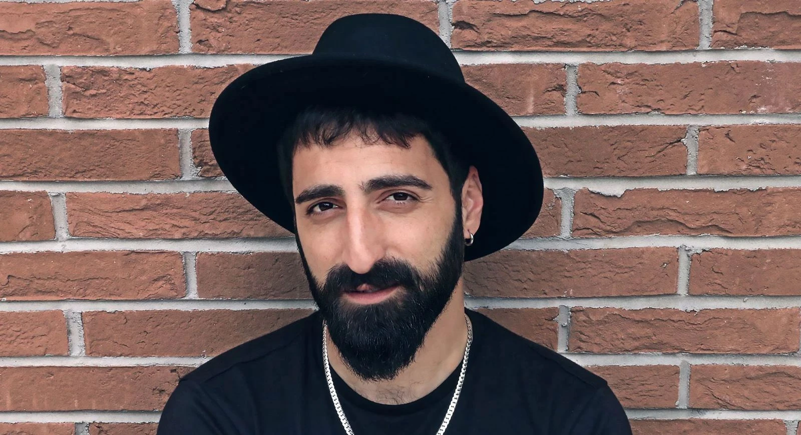 Fabio Curto torna con "Restanza":  su tutte le piattaforme digitali il nuovo singolo dell'artista calabrese