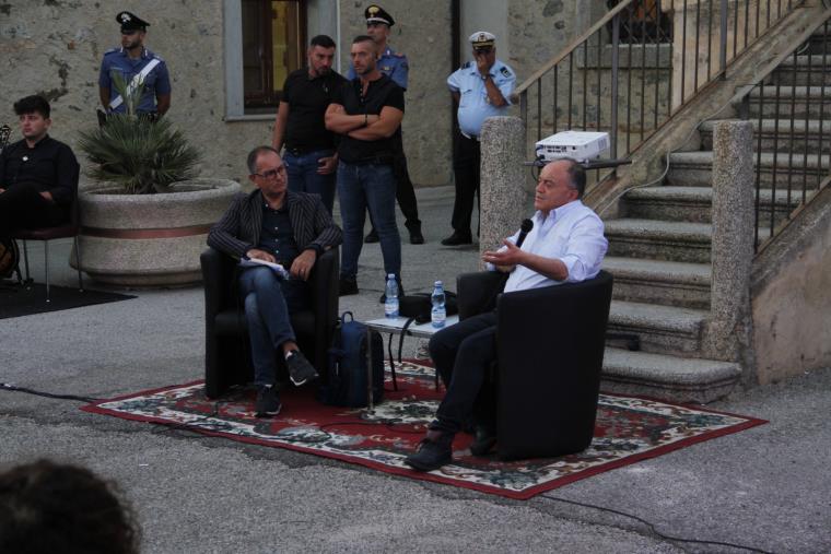 Presentato a Montauro il nuovo libro del procuratore Gratteri images Presentato a Montauro il nuovo libro del procuratore Gratteri