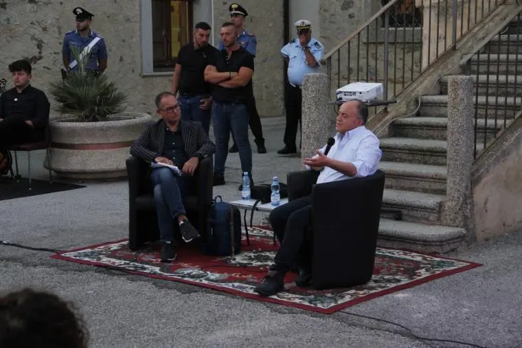 Presentato a Montauro il nuovo libro del procuratore Gratteri images Presentato a Montauro il nuovo libro del procuratore Gratteri