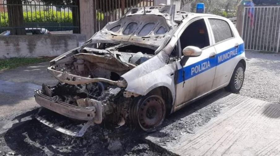Fiamme all’auto della Polizia locale di San Giorgio Morgeto: fermato un 31enne images Fiamme all’auto della Polizia locale di San Giorgio Morgeto: fermato un 31enne