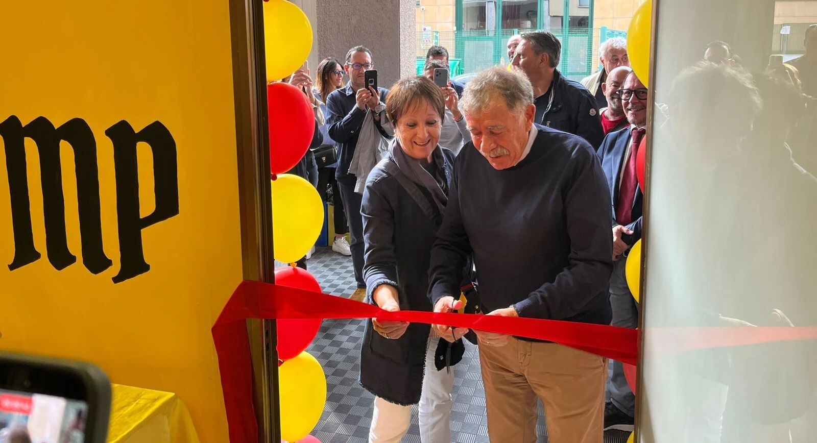 Bologna inaugura la sede del Catanzaro Club Massimo Palanca: vecchie glorie e tifosi celebrano la casa giallorossa images Bologna inaugura la sede del Catanzaro Club Massimo Palanca: vecchie glorie e tifosi celebrano la casa giallorossa
