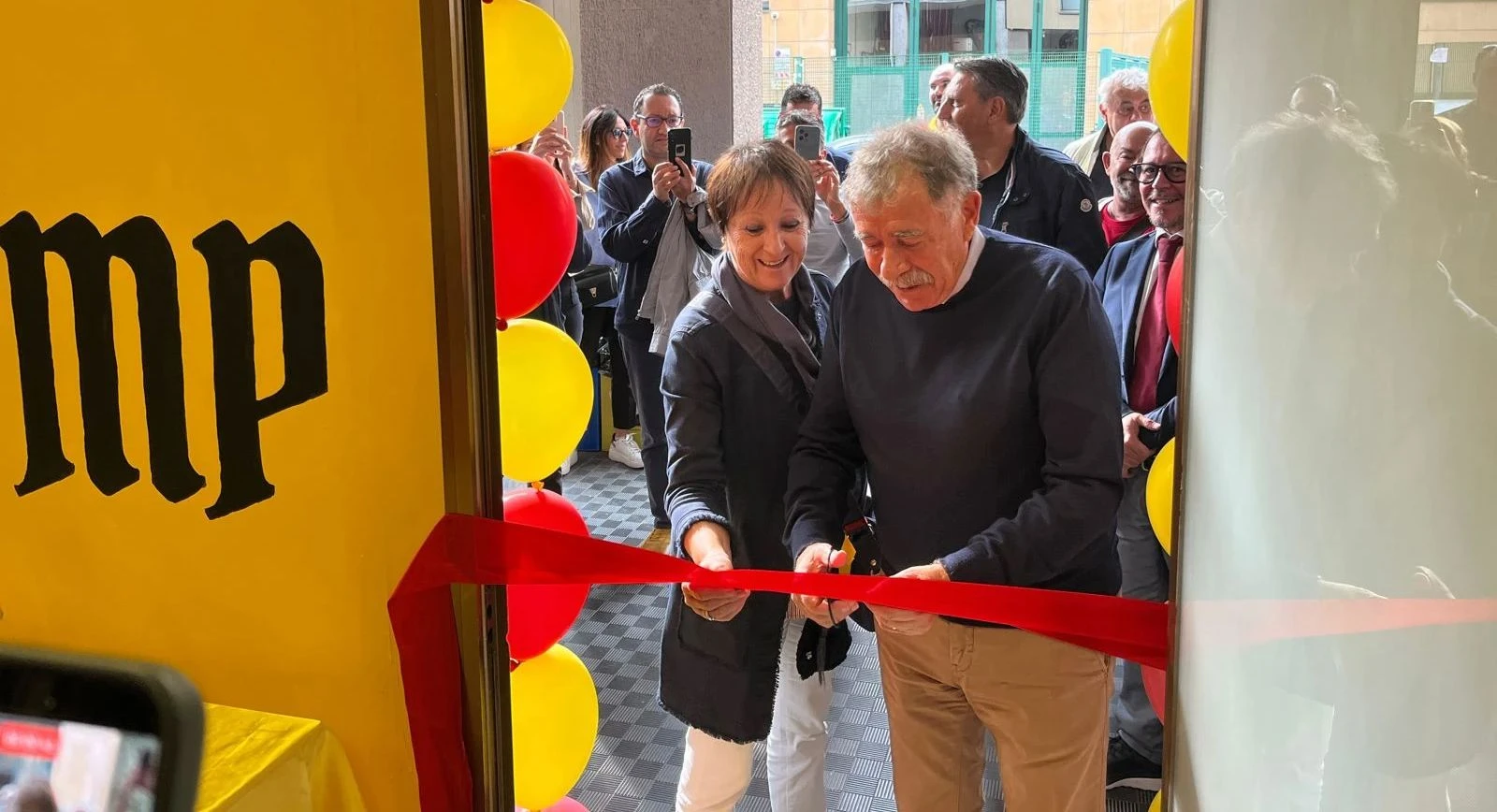  Bologna inaugura la  sede del Catanzaro Club Massimo Palanca: vecchie glorie e tifosi celebrano la casa giallorossa 