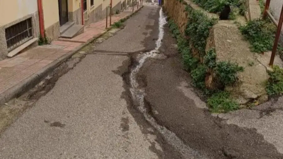 images Perdita d'acqua in via Masciari, Alleanza per Catanzaro: "Che fine hanno fatto le promesse di Fiorita sulla riparazione della condotta?"