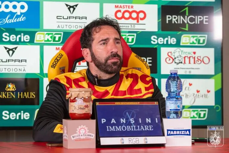 Caserta alla vigilia di Carrarese-Catanzaro: “Avversario in salute e con idee di gioco, sarà una sfida dura” images Caserta alla vigilia di Carrarese-Catanzaro: “Avversario in salute e con idee di gioco, sarà una sfida dura”