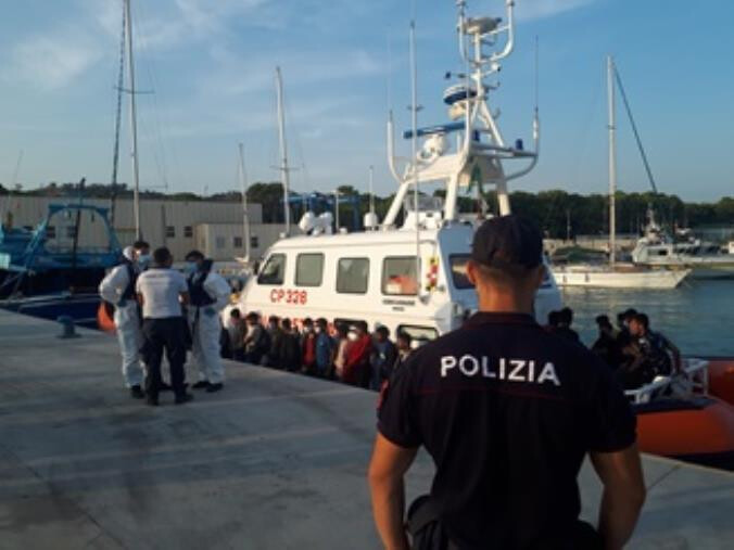 Fermato lo scafista dello sbarco di migranti avvenuto a Roccella Ionica il 20 luglio images Fermato lo scafista dello sbarco di migranti avvenuto a Roccella Ionica il 20 luglio