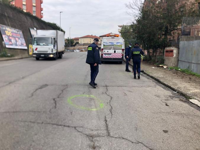 Cosenza. Non si fermano al posto di blocco e investono un carabiniere: quattro uomini in fuga images Cosenza. Non si fermano al posto di blocco e investono un carabiniere: quattro uomini in fuga