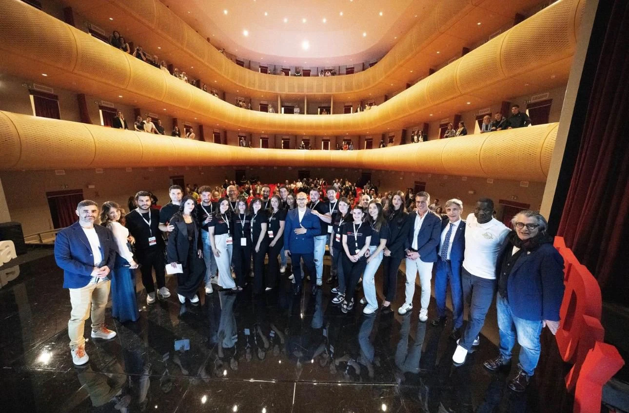 TEDx Vibo Valentia, successo al Teatro Comunale: tredici storie per raccontare le scelte che cambiano una vita