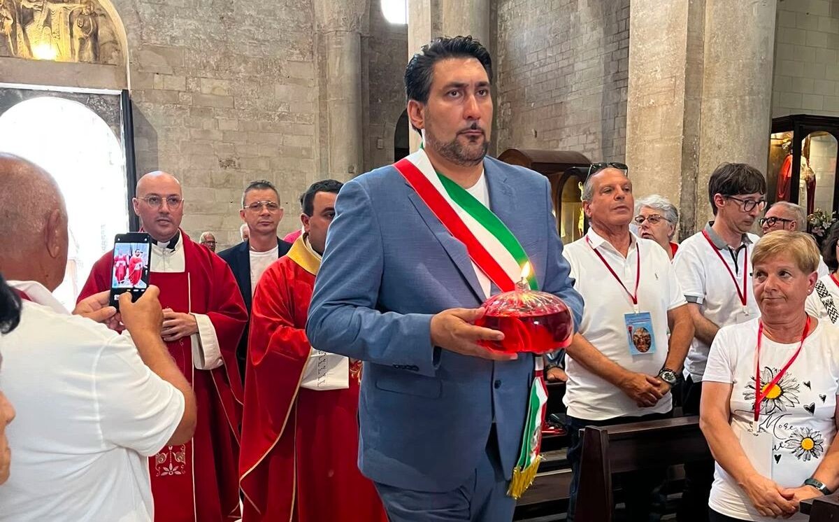La Fiaccola di San Pantaleone, trentanove anni di una fiamma che unisce Montauro al mondo images La Fiaccola di San Pantaleone, trentanove anni di una fiamma che unisce Montauro al mondo
