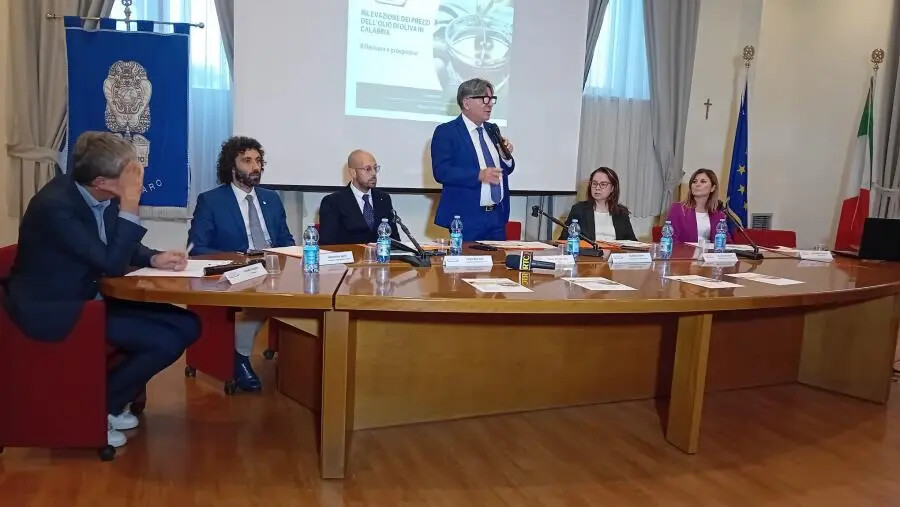 Prezzi dell’olio, la commissione camerale di Catanzaro punta a trasformarsi in una borsa merci images Prezzi dell’olio, la commissione camerale di Catanzaro punta a trasformarsi in una borsa merci