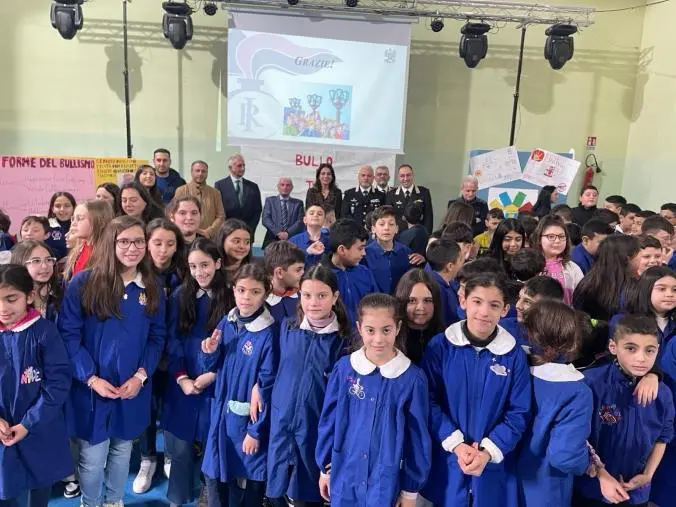 Bullismo in aula, i carabinieri incontrano gli studenti di Rosarno images Bullismo in aula, i carabinieri incontrano gli studenti di Rosarno