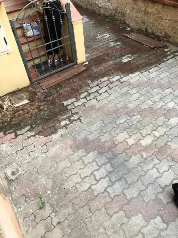 images Catanzaro, a via Reggio Calabria residenti in allarme per acque fognarie e crolli di cornicione
