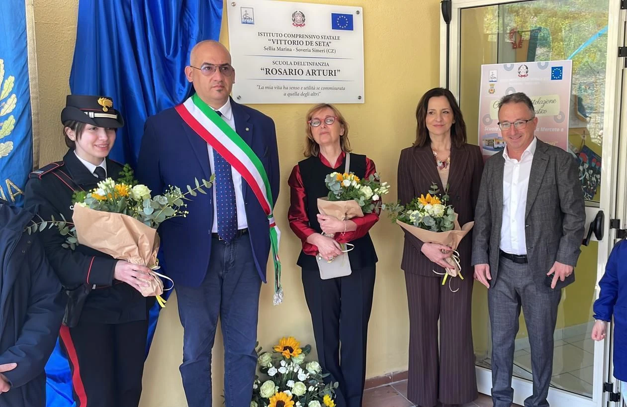 Sellia Marina, il plesso scolastico di via Mercato intitolato alla memoria di Rosario Arturi
