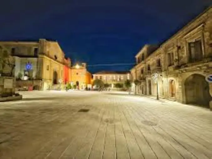 images Girifalco, piazza Umberto I chiusa al traffico e via XXV aprile sovraccarica: FI e PD interrogano la giunta Cristofaro