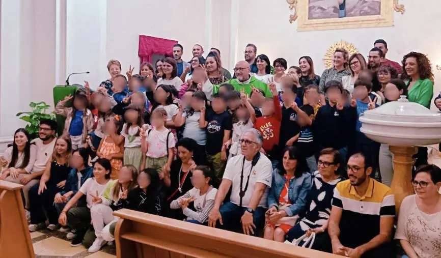 Chiesa stracolma di bambini a Settingiano per l'inizio del catechismo images Chiesa stracolma di bambini a Settingiano per l'inizio del catechismo