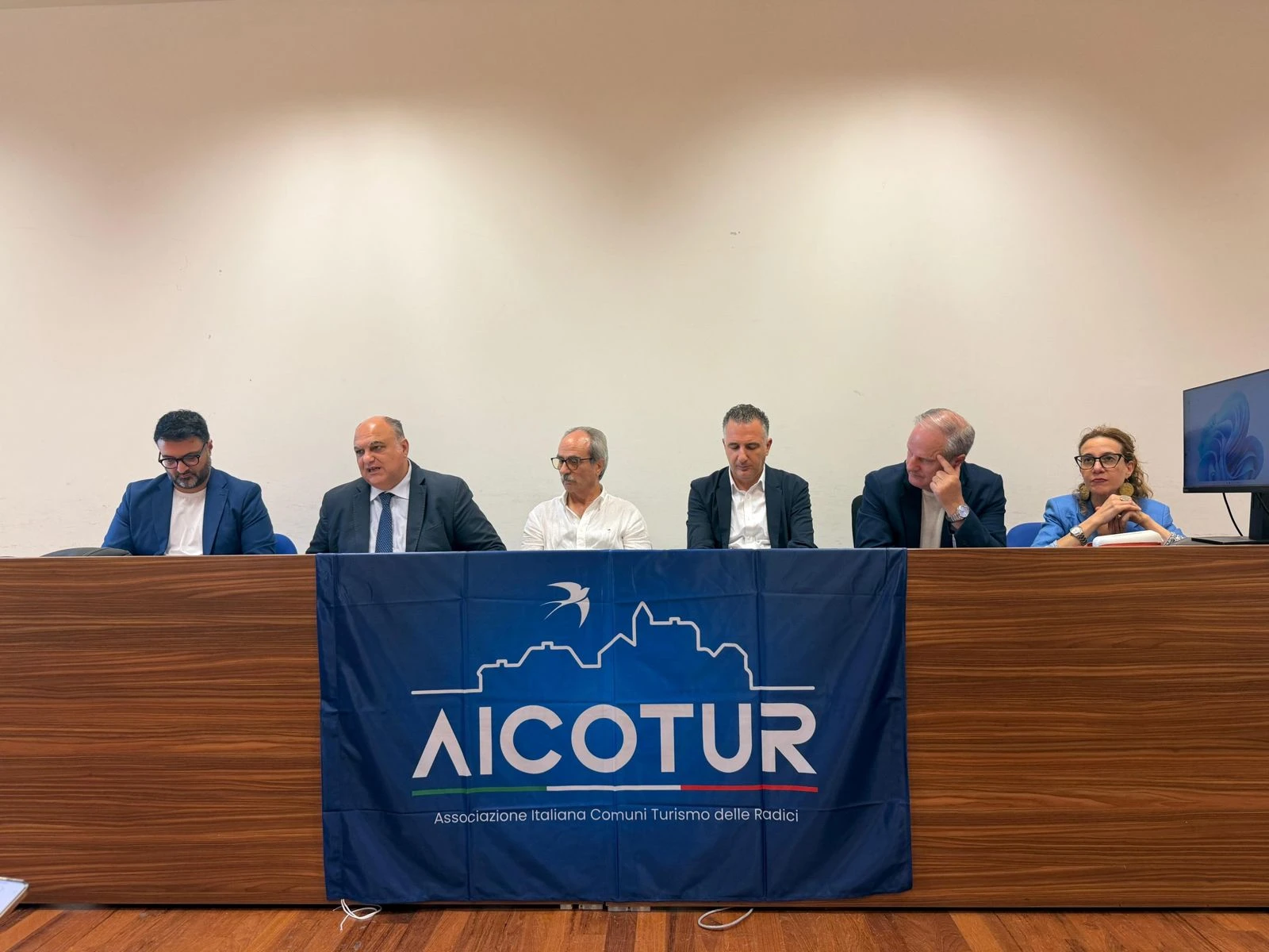 “L’Abbraccio” ai calabresi nel mondo: al via gli "Ambasciatori delle Radici" 